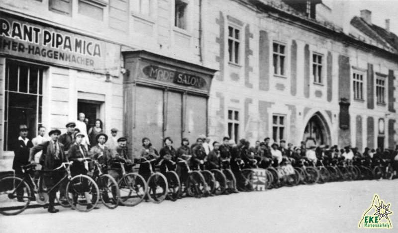az EKE kerékpáros osztálya Orosz Endre elnöksége idején 1930. július