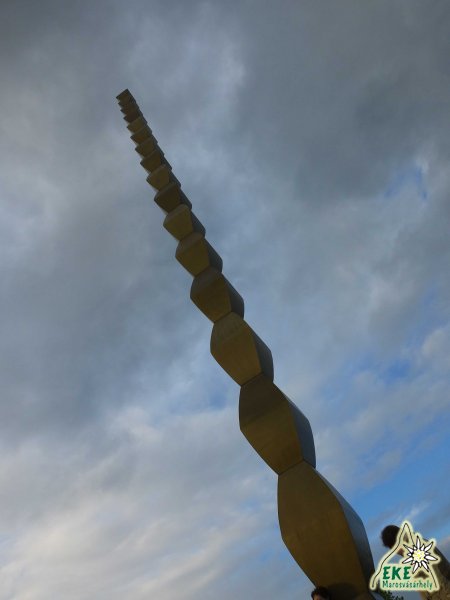 Brancusi Végtelenség oszlopa Zsilvásárhelyen