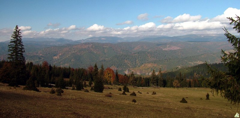Kelemen gerinc Nyágra tetejéből