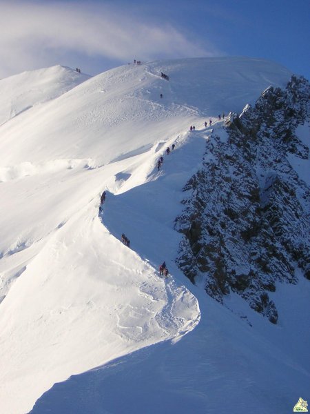 Kés hegyen táncol az élet