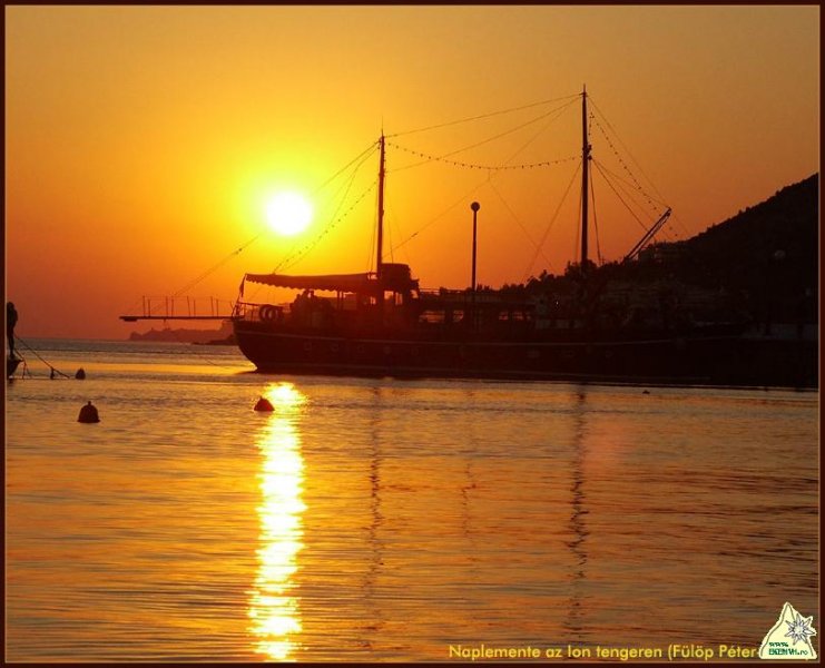 Naplemente az Ion tengeren
