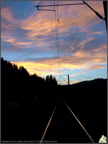 Naplemente a gödei állomáson 2