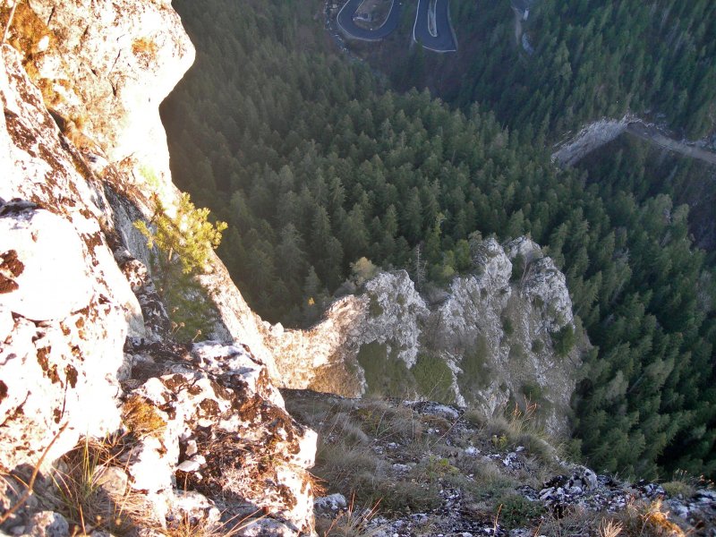 Oltár-kő, keleti-gerinc