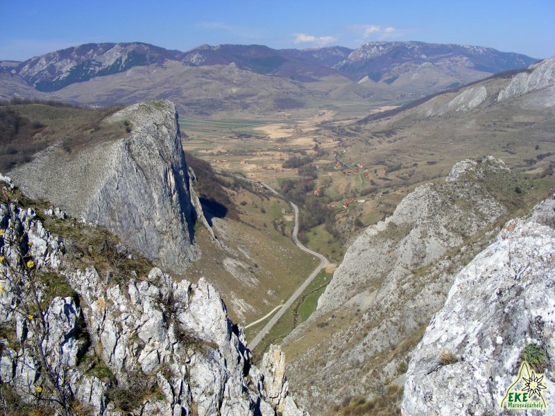 Cs&uacute;csk&ouml;zeli kil&aacute;t&aacute;s