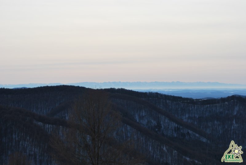 kil&aacute;t&aacute;s a Macsk&aacute;s tetőről