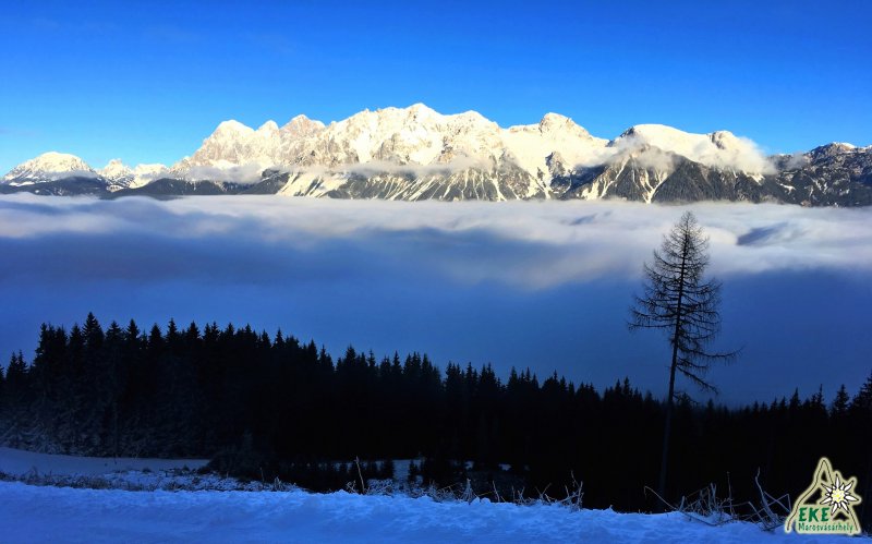 Felhőp&aacute;rna Schladming f&ouml;l&ouml;tt, a Dachstein l&aacute;bai alatt