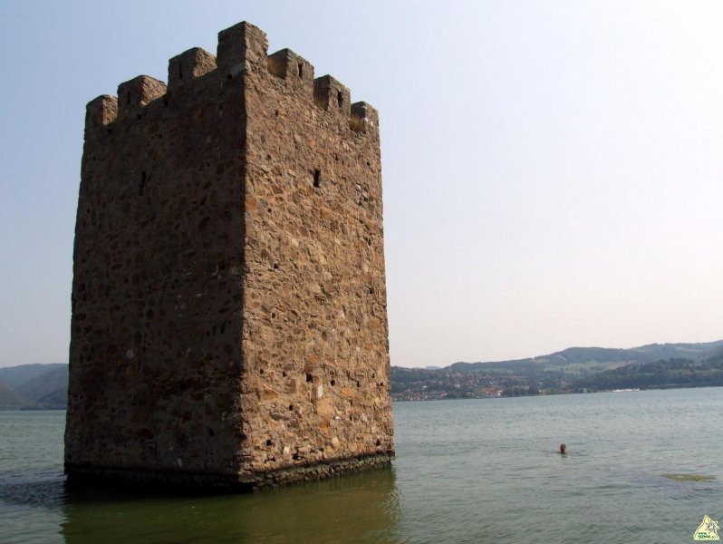 Háromtorony (Trikule)