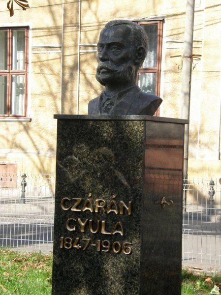 Czárán Gyula szobrának felavatása