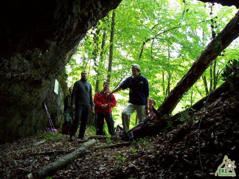 Bar(l)angoló csapatunk a Száraz-Biró Lajos (peştera Lesianei) barlangnál