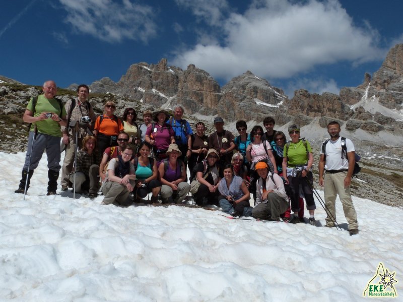 Csoportkép a Dolomitokban
