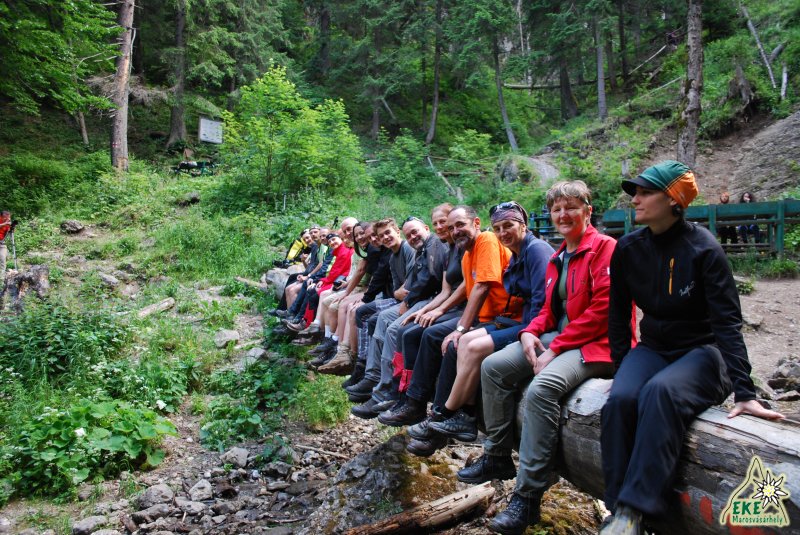 Lóg a lába lóga, nincsen semmi dólga... :)