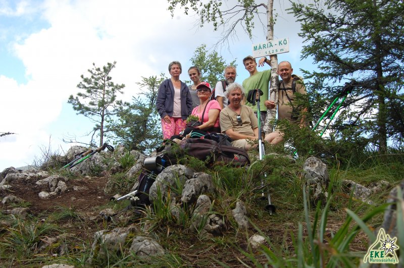 Kis csoportunk a Mária kövön