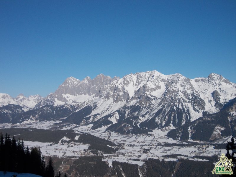 szemben a Dachstein