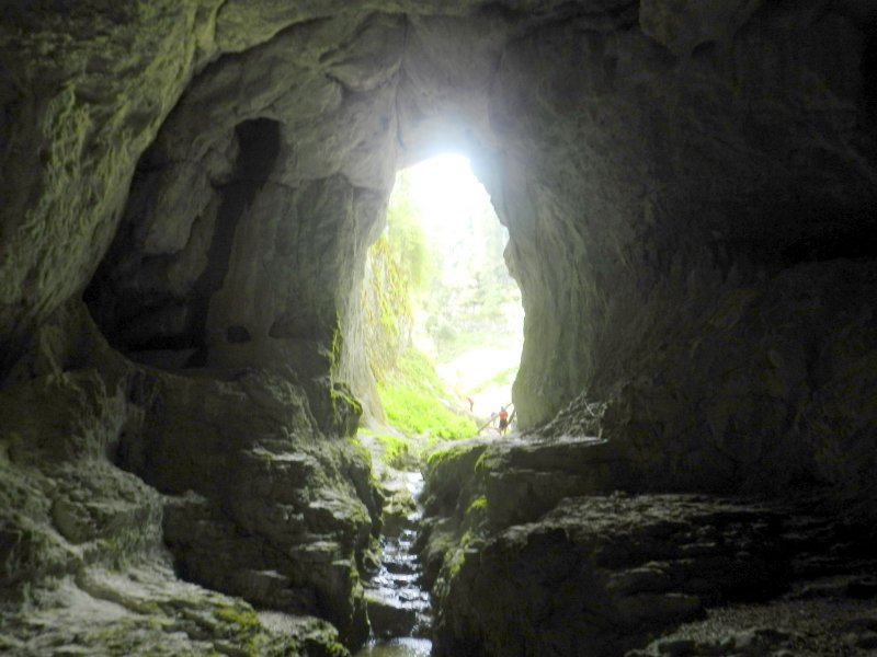 Aragyásza-barlang bejárata a Babilon kapuja.(Pádis)