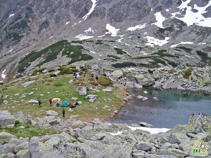 Sátorhely a hosszú tónál