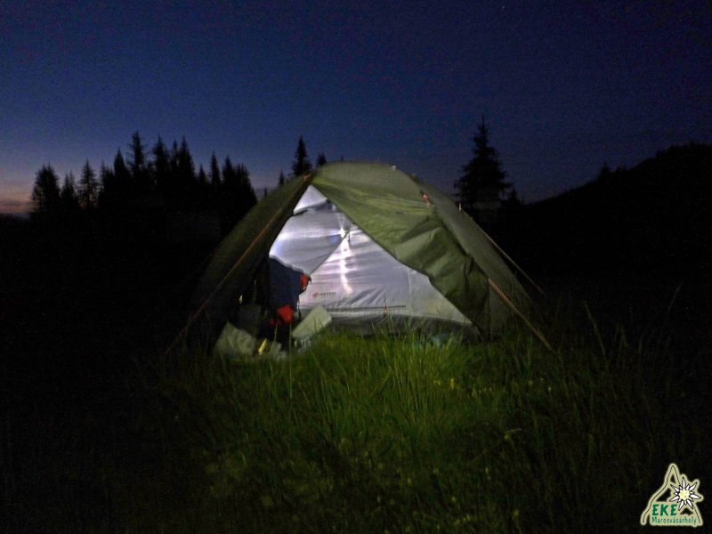 Sátorhely a Kis-Tiha nyeregben